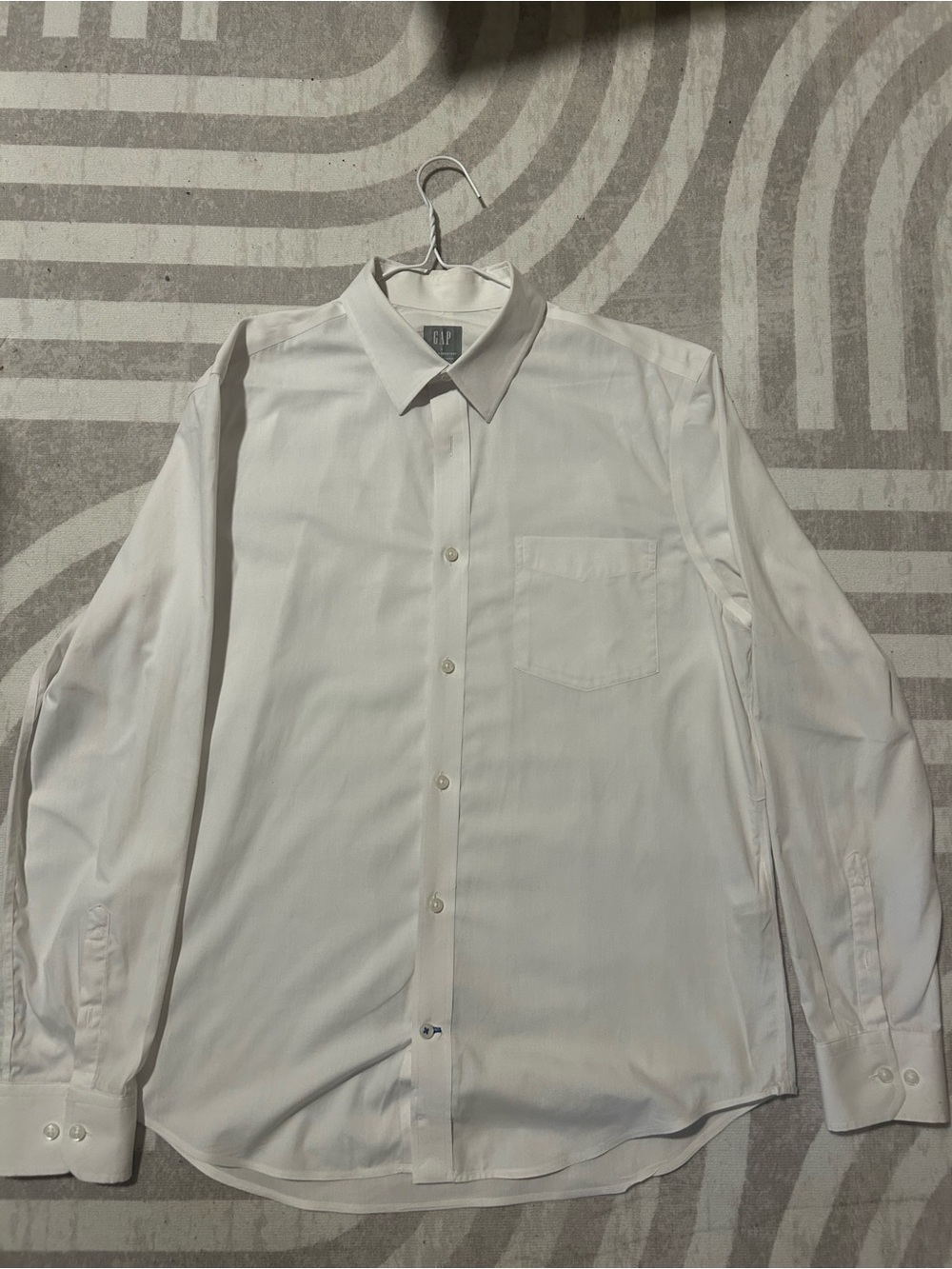 GAP Men’s White Long-Sleeve Dress Shirt